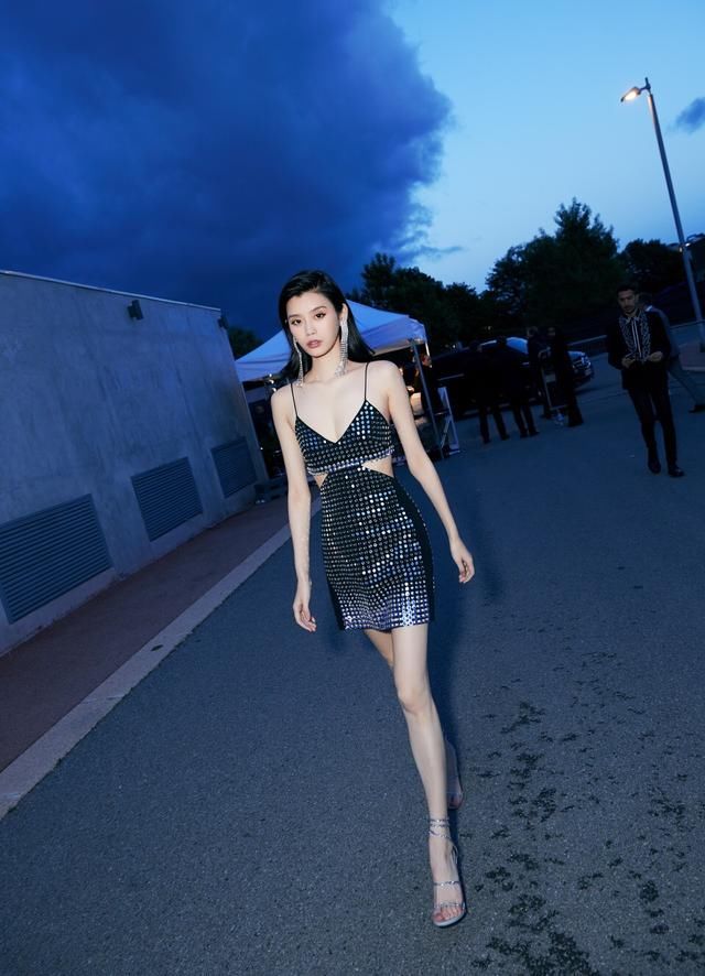 奚梦瑶免试维秘让人意外?可看了她的这些时尚LOOK只有大写的服!