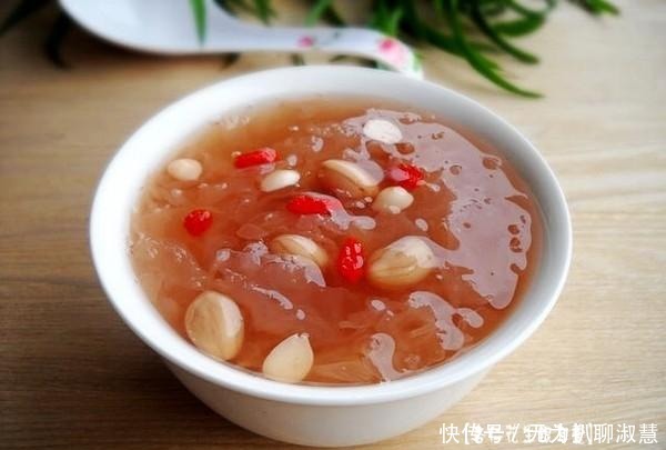  『银耳羹』它和银耳是黄金搭档，时常来一碗，皮肤白嫩，10张面膜也不如它