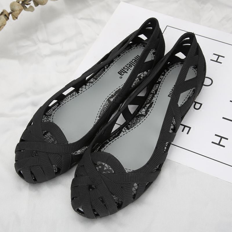 有一种女鞋，叫“妈妈鞋”，时尚又舒软，清凉典雅又洋气