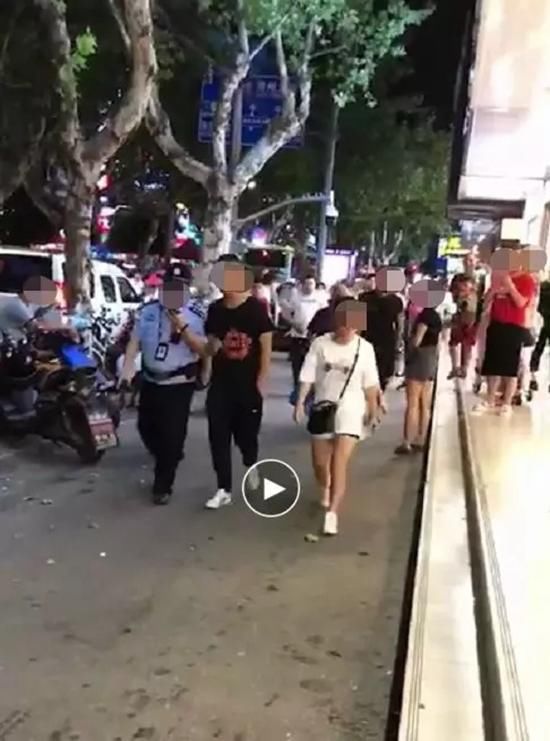 嘉兴人朋友圈热传的中山路小孩被拐是谣言!