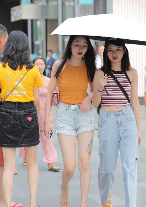  #闺蜜#用心穿搭，不求美过闺蜜，只为打造出自己想要的外在美