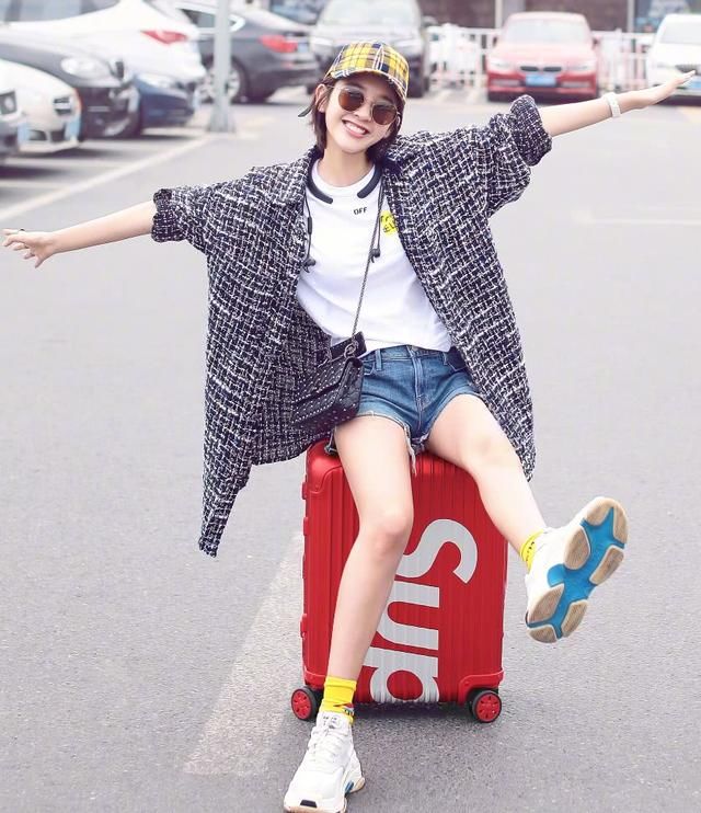 唐艺昕凭什么迷倒张若昀？除了笑容，当然还少不了她的时尚穿搭！