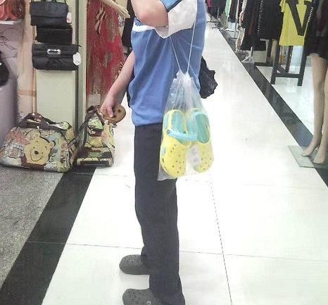  品牌：关闭最后一批工厂后，你穿过的这个鞋子品牌捐出了10万双鞋子。