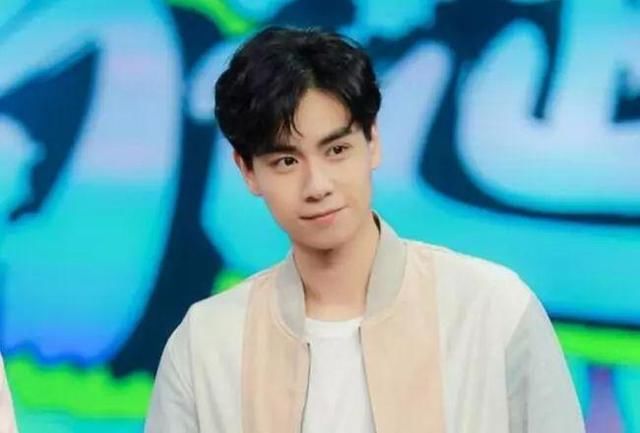 李易峰要独立?林允和郑爽比?胡一天代言?马蓉