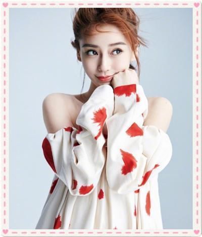 Baby为艳压，光着膀子穿裙子，结果撞上杨幂，庸俗优雅一目了然!