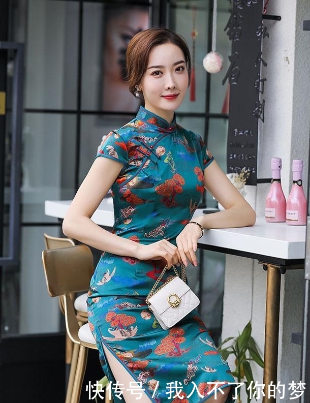 时光■女人要穿得惊艳时光,今春建议这件“旗袍”,优雅又贵气!