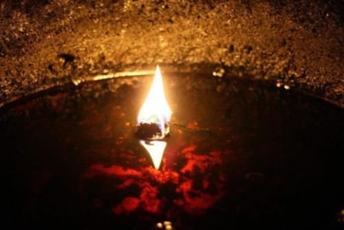 长明灯六百年不灭，专家无从解释，游客却道破缘由？