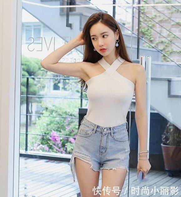 夏天穿上这样的紧身牛仔裤,让你瞬间变身长腿女神!