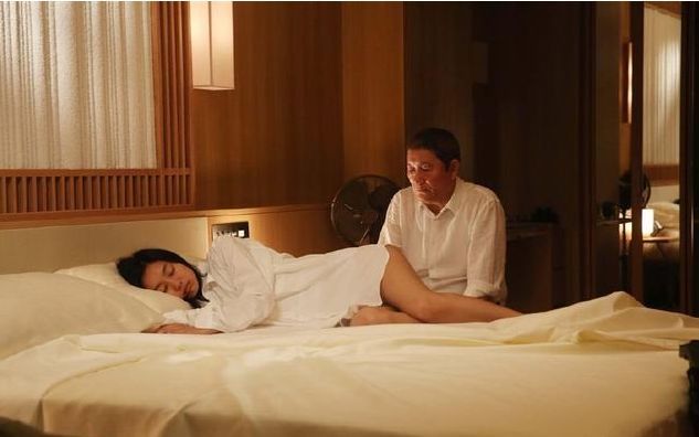 女子夜班回家,身上总有股怪味,丈夫觉得不对劲