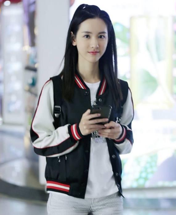 打败章泽天的第一校花，真人比照片好看，私服也是秒杀沈月的存在