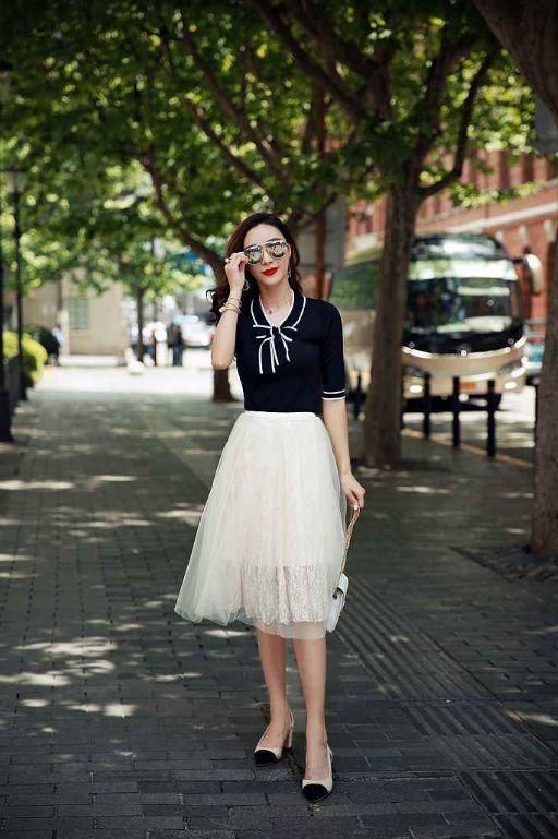 当蕾丝元素遇上半身裙，女人味十足，自带“仙气儿”