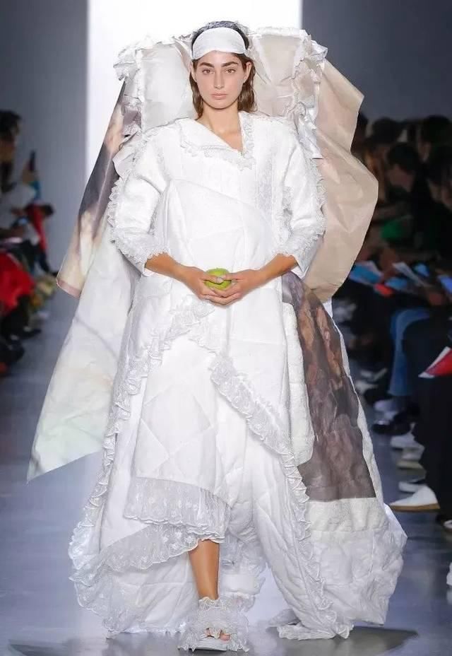  『大赛』时尚界迷之设计大赛！背上绑张床走秀，拎包入住吗？