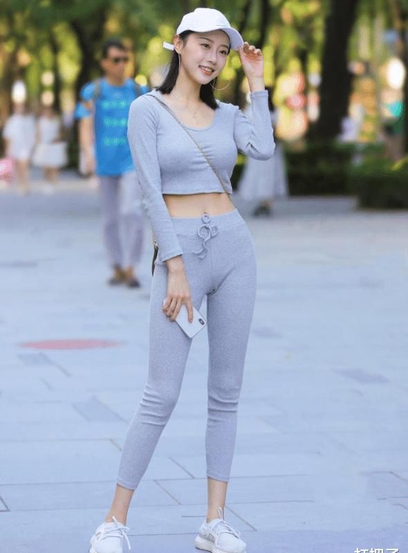  「缺少」一身运动装丝毫不缺少优雅的感觉，多少男人的梦想？