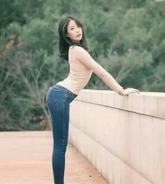 牛仔裤用心的表达你满满的少女心,穿了它就是显身材