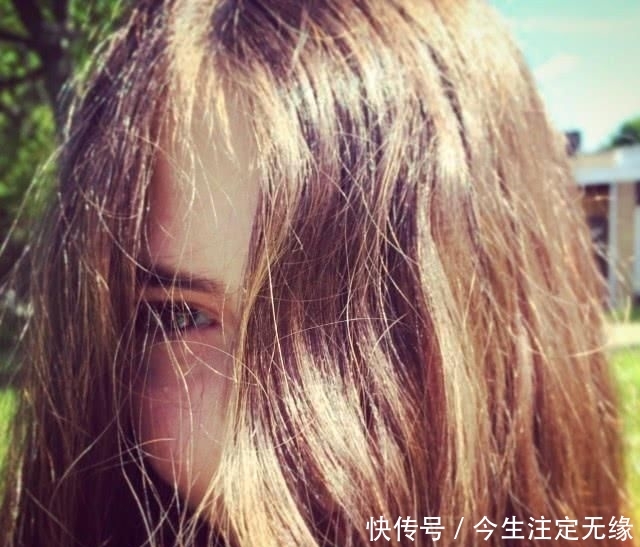  『分泌』头发多油必须每天洗头吗 或许你做不对