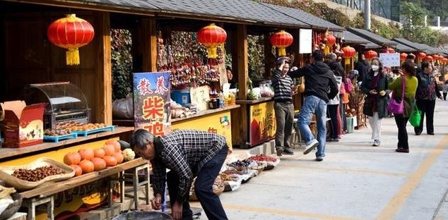 山上即将红叶漫天，山下百种山货齐聚，坡峰岭溜娃赏景一站配齐