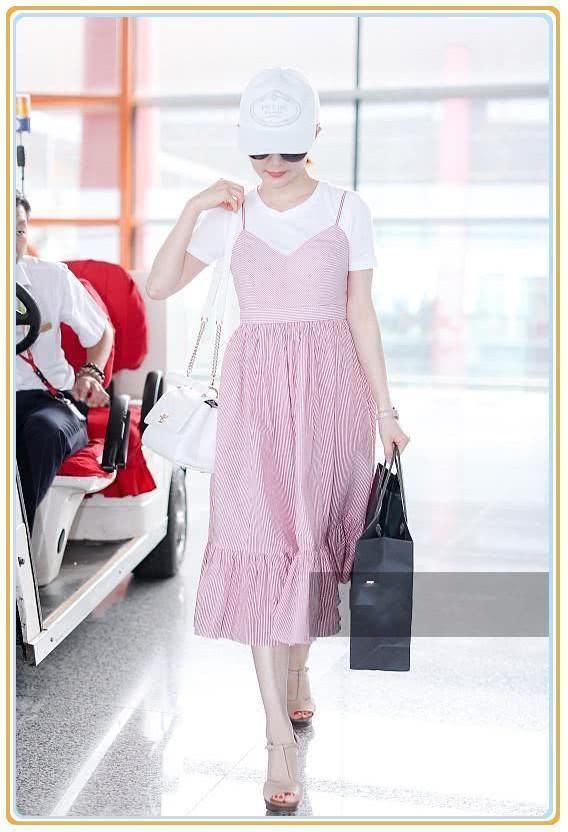 看了张俪的吊带裙，再看看舒畅，网友：奔放与保守的差距一目了然