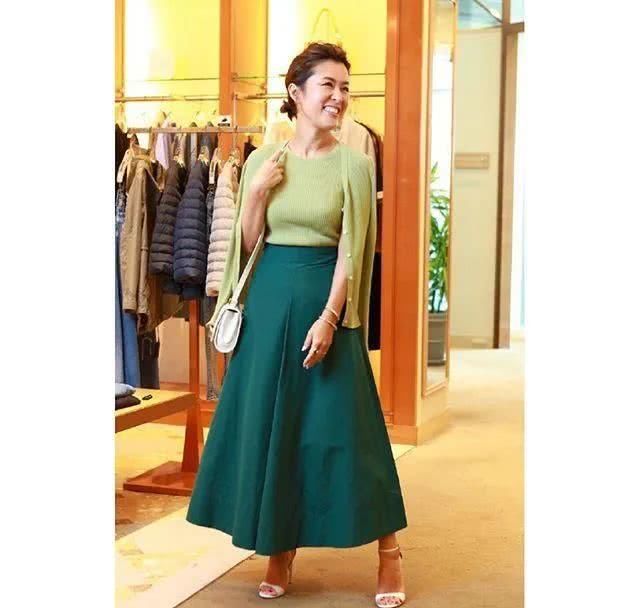  『伊藤真知』他们的基础款也不一般 每一件都能穿很多年