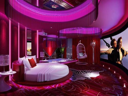 情侣酒店的床为什么是圆的？不应该是天圆地方吗？