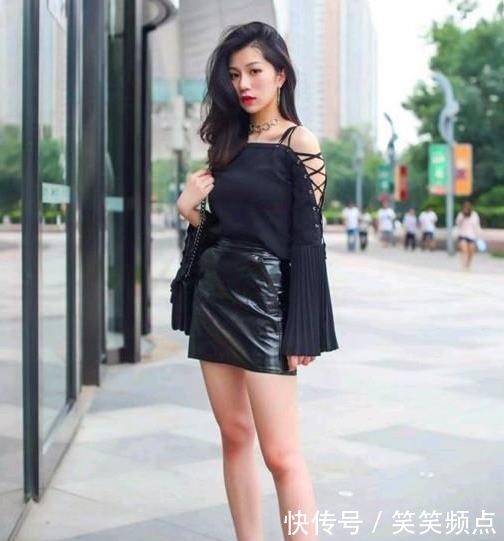 『美女』街拍美女:身姿丰盈的小姐姐,牛仔短裤婉约别致,更显时尚魅力!