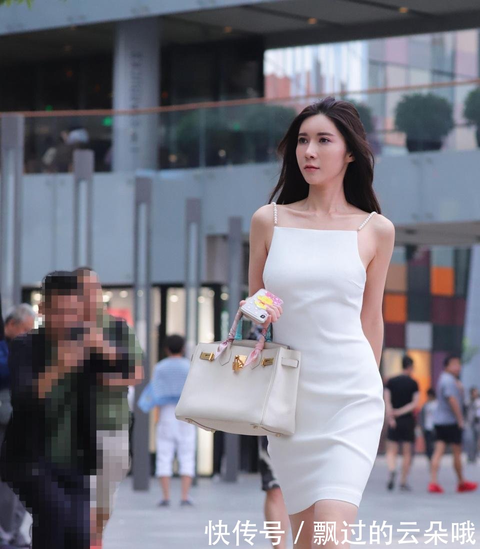 街拍 珍珠吊带、内涵深邃的女神来了, 你来不来围观