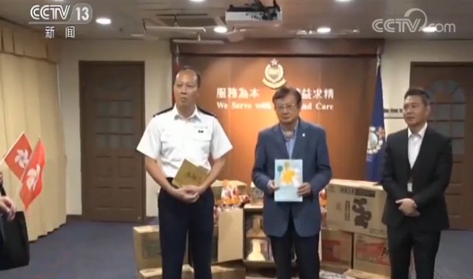  [马忠礼]香港市民中秋撑警：祝香港明天更美好