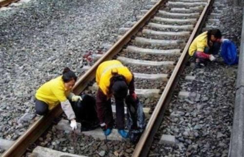  [排在]火车的排泄物，是排在轨道上吗？原来20多年都搞错了！