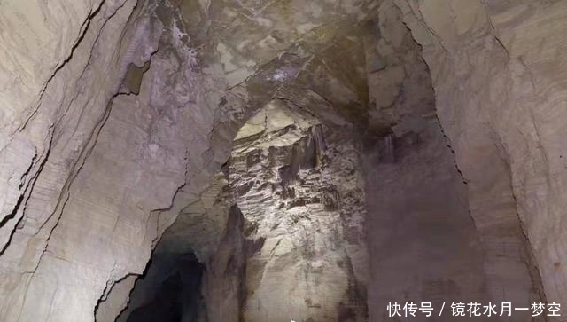 昨天，利川发现一个超级大溶洞，洞中有山、有河……