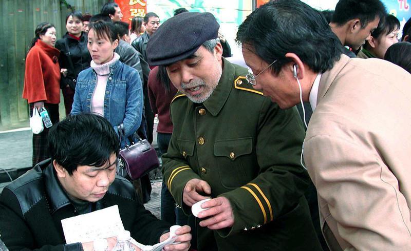 按最低档交社保，下岗工人工龄27年，2019年能领多少养老金？