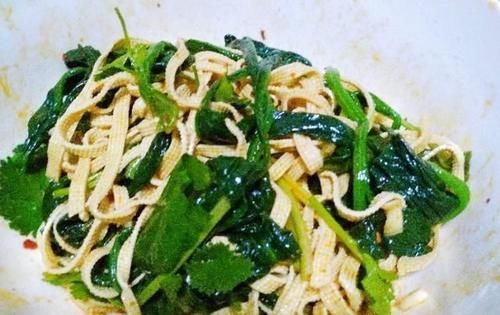  『营养』凉拌菠菜豆腐皮，上班族的快手晚餐，简单省时，美味又不失营养