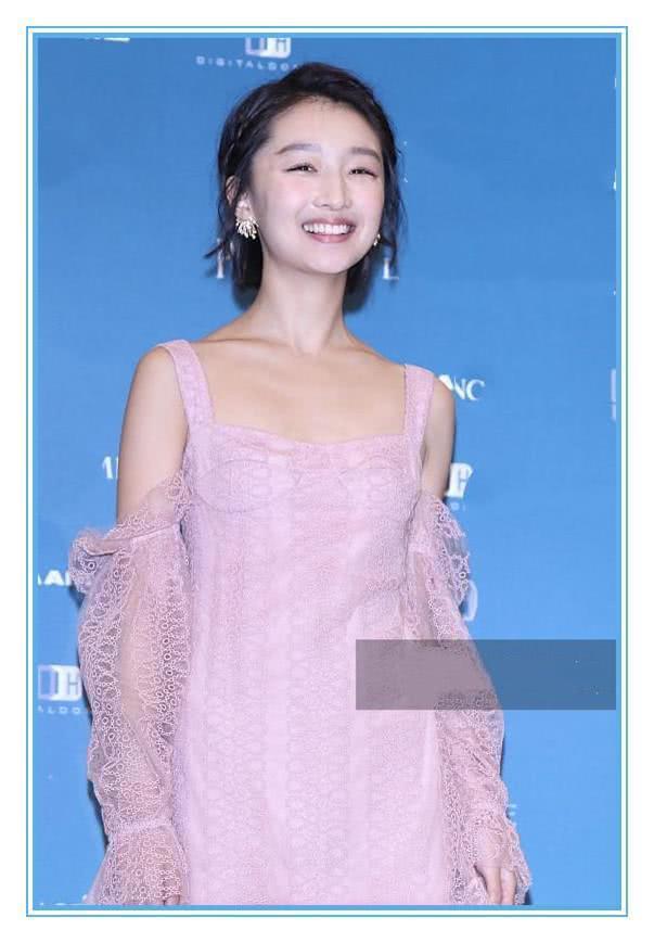 本以为穿吊带装的周冬雨够清纯了，可看到鞠婧祎，我瞬间沉默了！