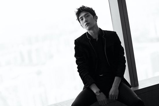 井柏然化身“神秘绅士”追逐时光之影