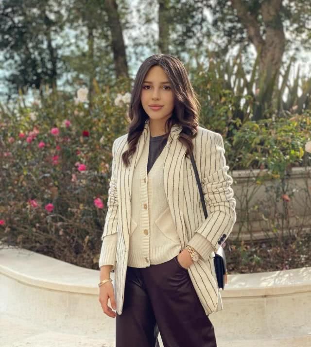  『从来不』乌克兰亿万富豪干金，相貌妖艳穿衣风格又高，从来不炫耀却喜爱炫穿衣搭配