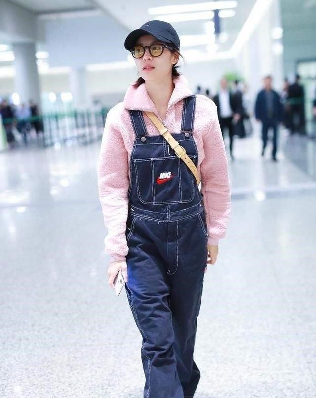  [女人]奔四的女人尽量少穿阔腿裤,看三木这样穿减龄又洋气,谁穿谁美