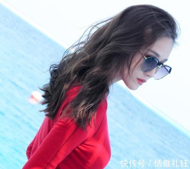 巴掌：穿红裙子显“巴掌腰”，身材好到令人羡慕！，“冻龄女神”陈乔恩