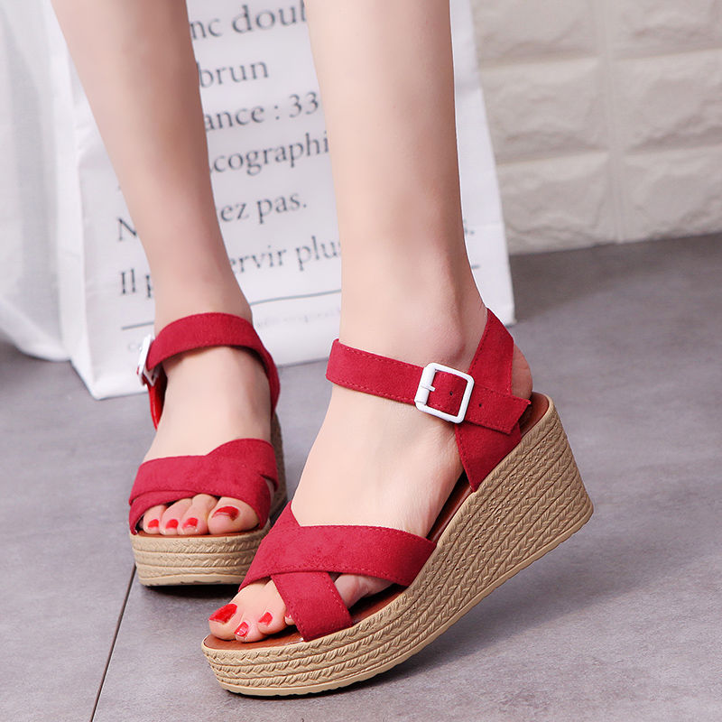 女人别和美丽过不去，7双高贵女凉鞋，上脚提升档次更迷人