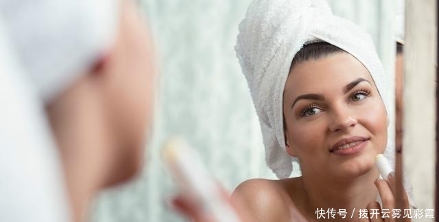 「女生」女生有这4个习惯,会让嘴唇变丑!尤其第1个,不改掉很难提升颜值
