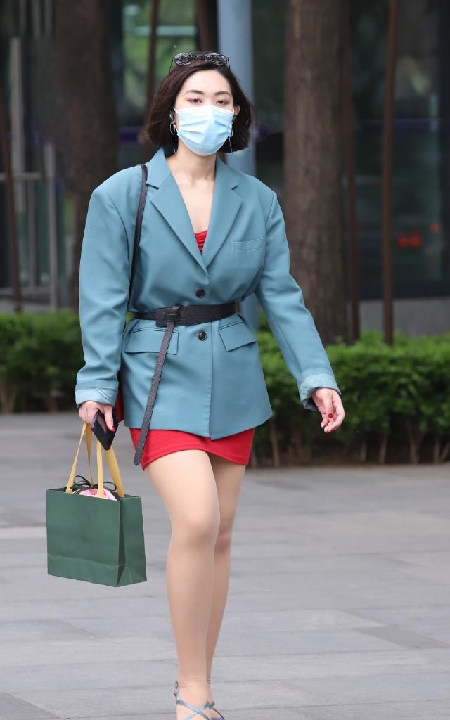  北京：北京街拍：走在时尚前沿的漂亮女孩们，总能让人眼前一亮