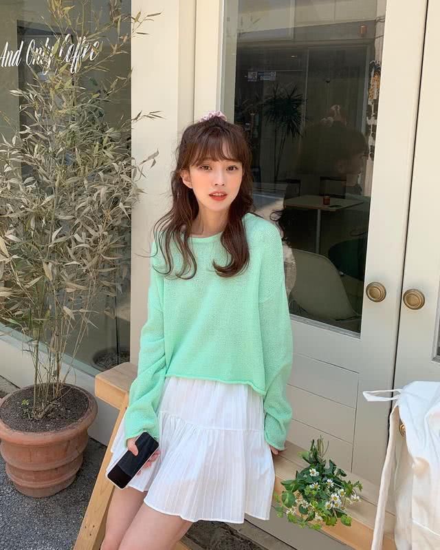  #色彩#在春季穿衣服看起来枯燥乏味，你学会运用色彩了吗？
