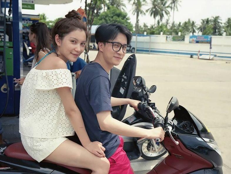 比起做秀说谎，薛之谦能让孩子出生，不骂他是过街老鼠，已是仁慈