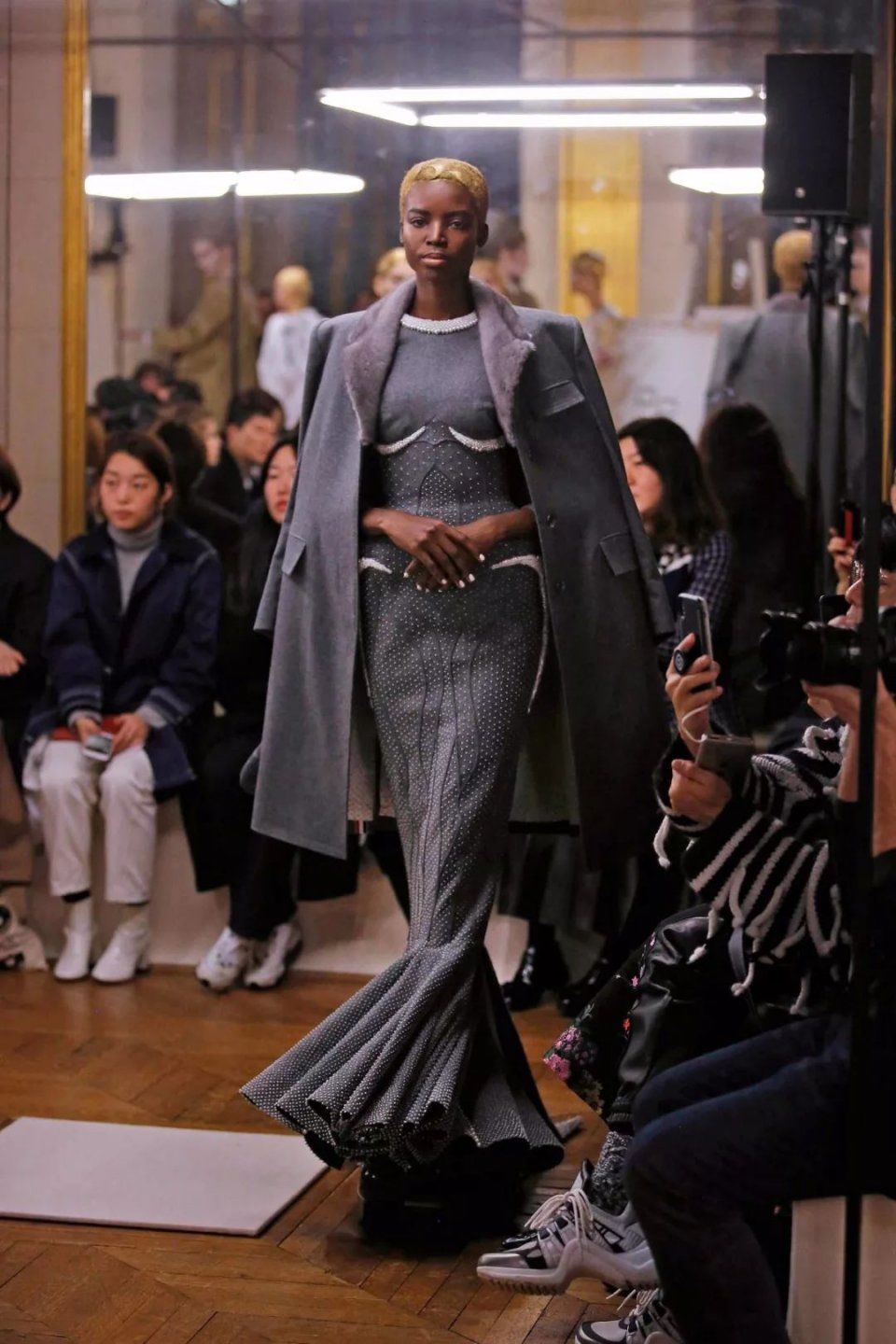 人人都想穿Thom Browne设计的灰西装，可你知道他的其他秘密吗