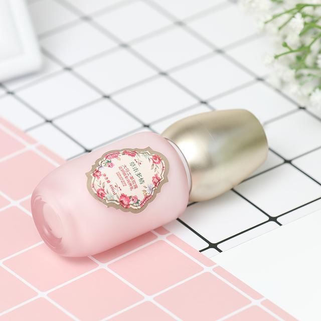 女人脸部下垂很显老，别傻傻打玻尿酸，教你一妙招肌肤紧致显年轻