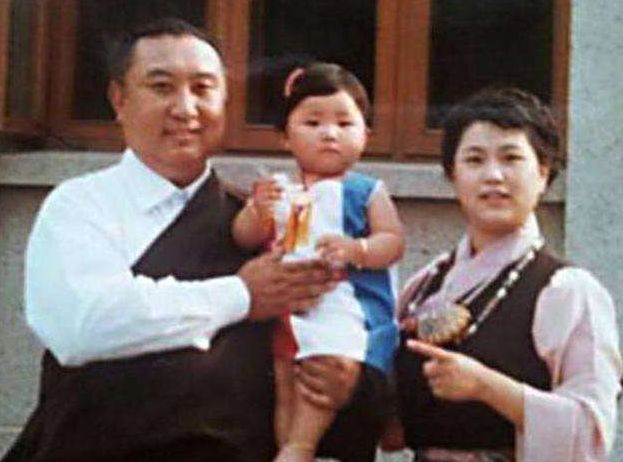  #班禅#她20岁嫁40岁西藏活佛，被誉为：东方之花，生下女儿却成