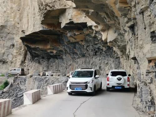 河南山西交界处藏着一条神奇公路,全程开凿在悬崖上被称世界奇迹