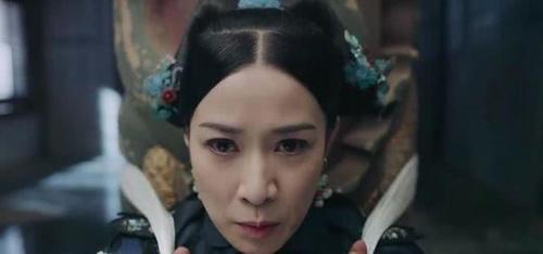 路人拍的佘诗曼，上半身很显胖，看到下半身的时候惊呆了！