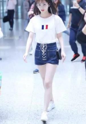 和小四差不多高的鞠婧祎，靠穿衣穿出了1米8的大长腿，这腿比关晓