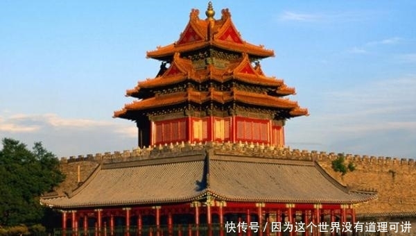 故宫牌匾上插着一支箭，200多年无人敢拔，谁留下的？