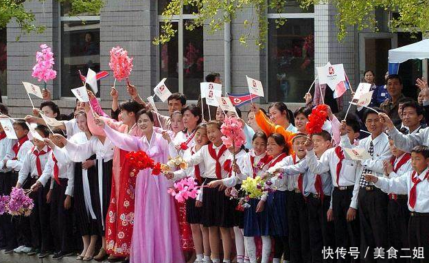 朝鲜街头，漂亮女人的各种姿态!