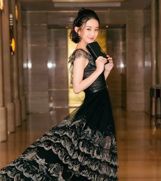 短发的赵丽颖周冬雨不烫不染，发型依然多变的秘密原来是它!