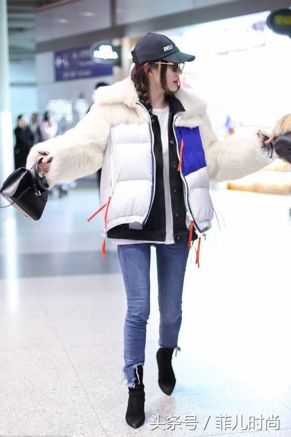 霍思燕现身机场，一条牛仔裤穿出90斤效果，怎么看都不像36岁！